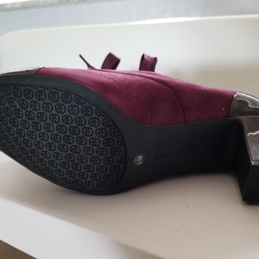 Shoes - Picture 5 of 6